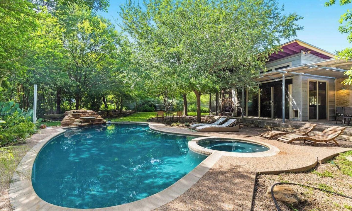 Oak Park - Northwood House | SA Theme house - Central location, Pool, Game Room