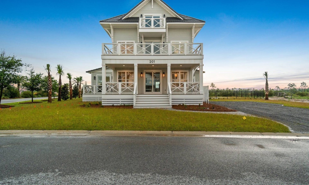 Bay County House | Sail Away: 4th of July week now available as a Friday or Saturday check in!