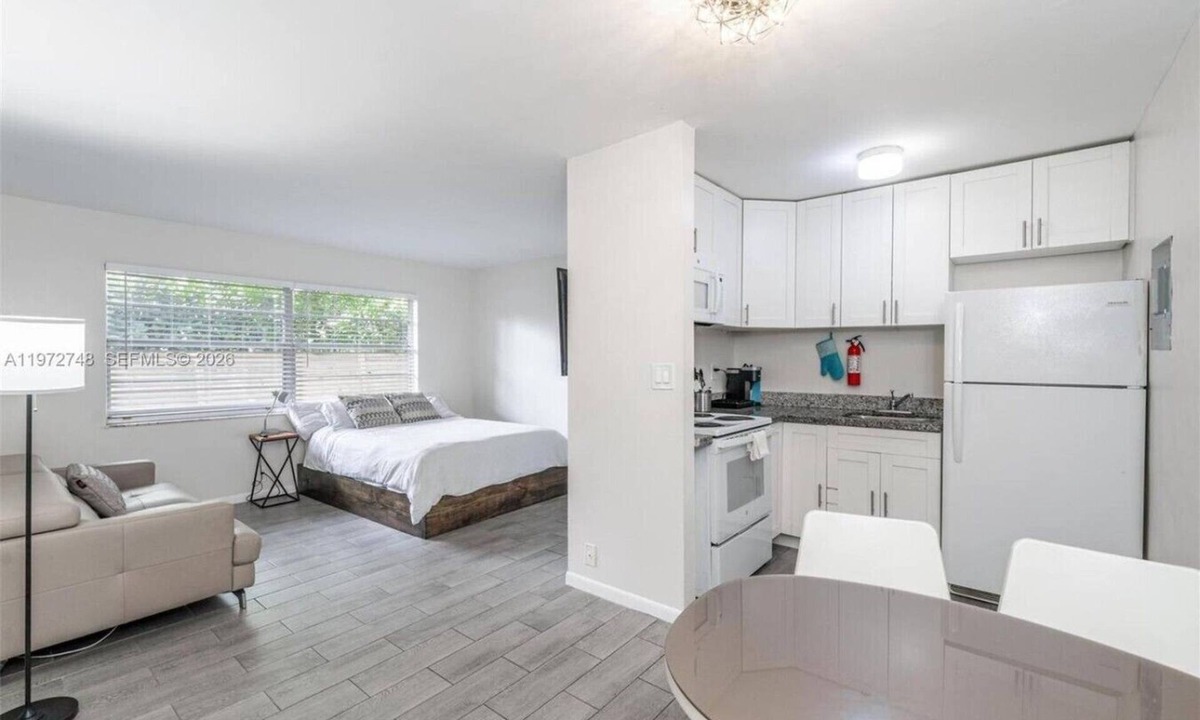 Sailboat Bend Apartment | Sailboat Bend Apartments. Apt # 1