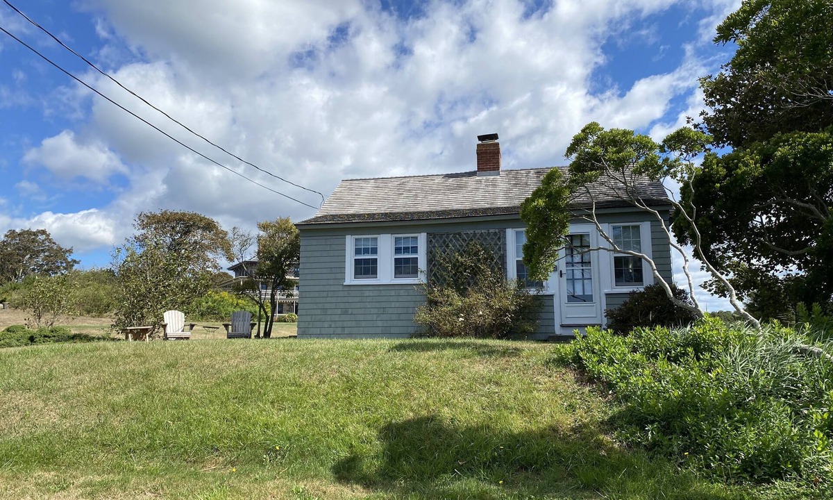 Little Compton House | Sakonnet Point Water View Cottage With 8 Minute Walk To Idyllic Private Beach.