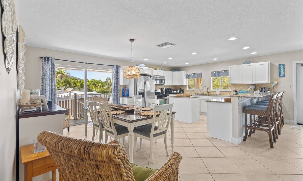 Key Colony Beach House | SandCastle. Upscale, Whole house. Upper and Lower side. Private Pool, 75 Ft Dock