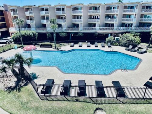 Galveston House | Sandy Seawall Escape Resort