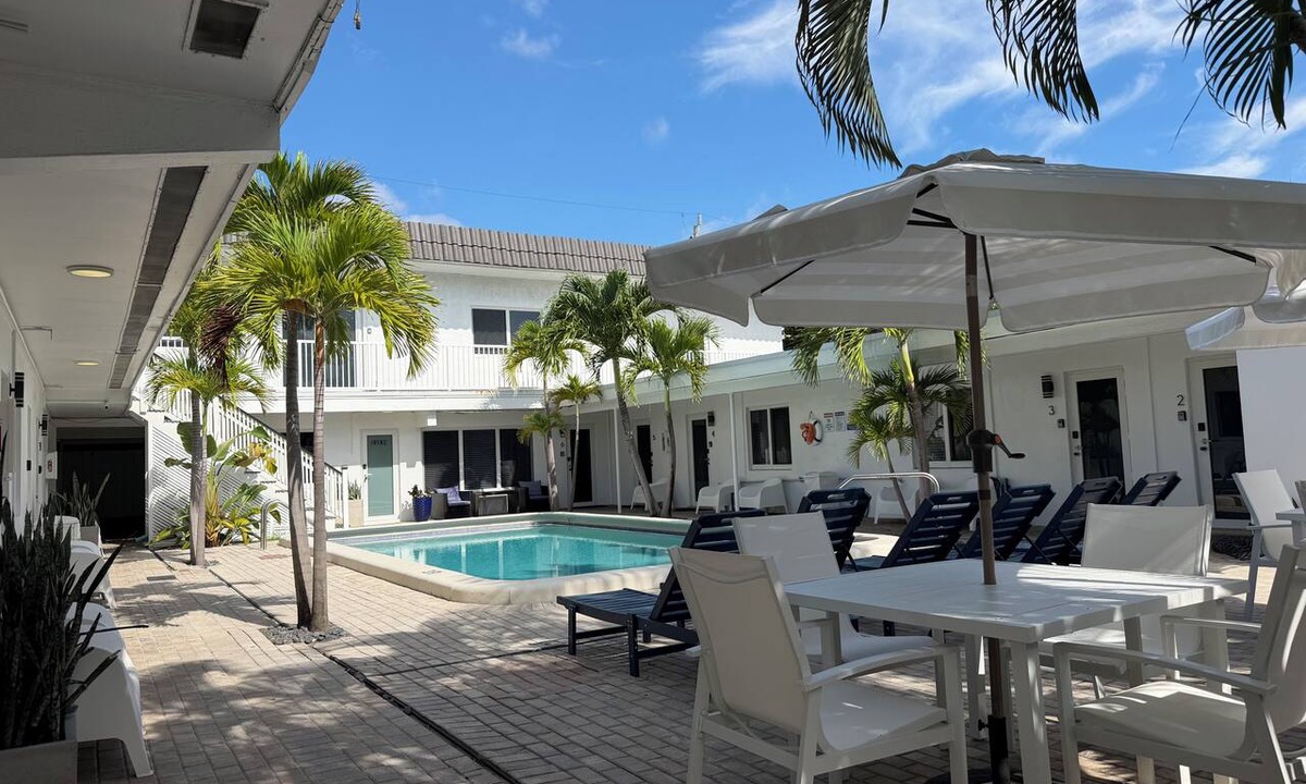 Lauderdale-by-the-Sea Hotel | Sapphire by the Sea Unit 10 - King Pool View Suite, kitchen, pool view, sleeps 2