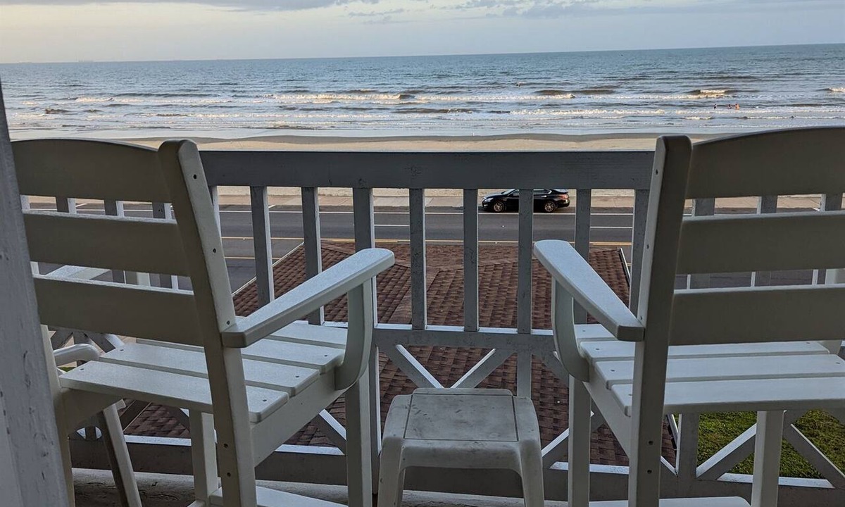 Galveston Condo | Sassy Seahorse - FRONT ROW - Beach Views 8 Guests