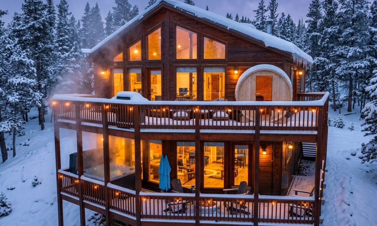 Valley of the Sun Cabin | Sauna Hot tub 2 King Beds Game Room Mtn views Close to Breck Pet friendly