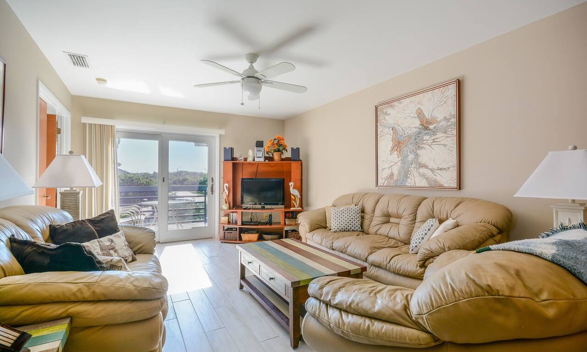 New Smyrna Beach Condo | SC214-Tastefully decorated 3 bedroom 2 bath condo