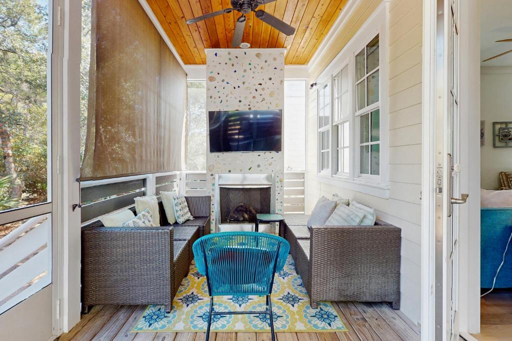 Lakeside at Blue Mountain Beach House | Scenic beachside retreat with abundant space and smooth access to the shore