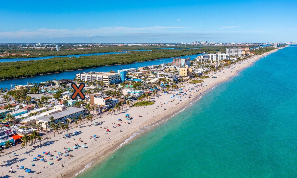 Hollywood Apartment | Seabreeze Studio #10 - 4 Guests - Steps to Beach