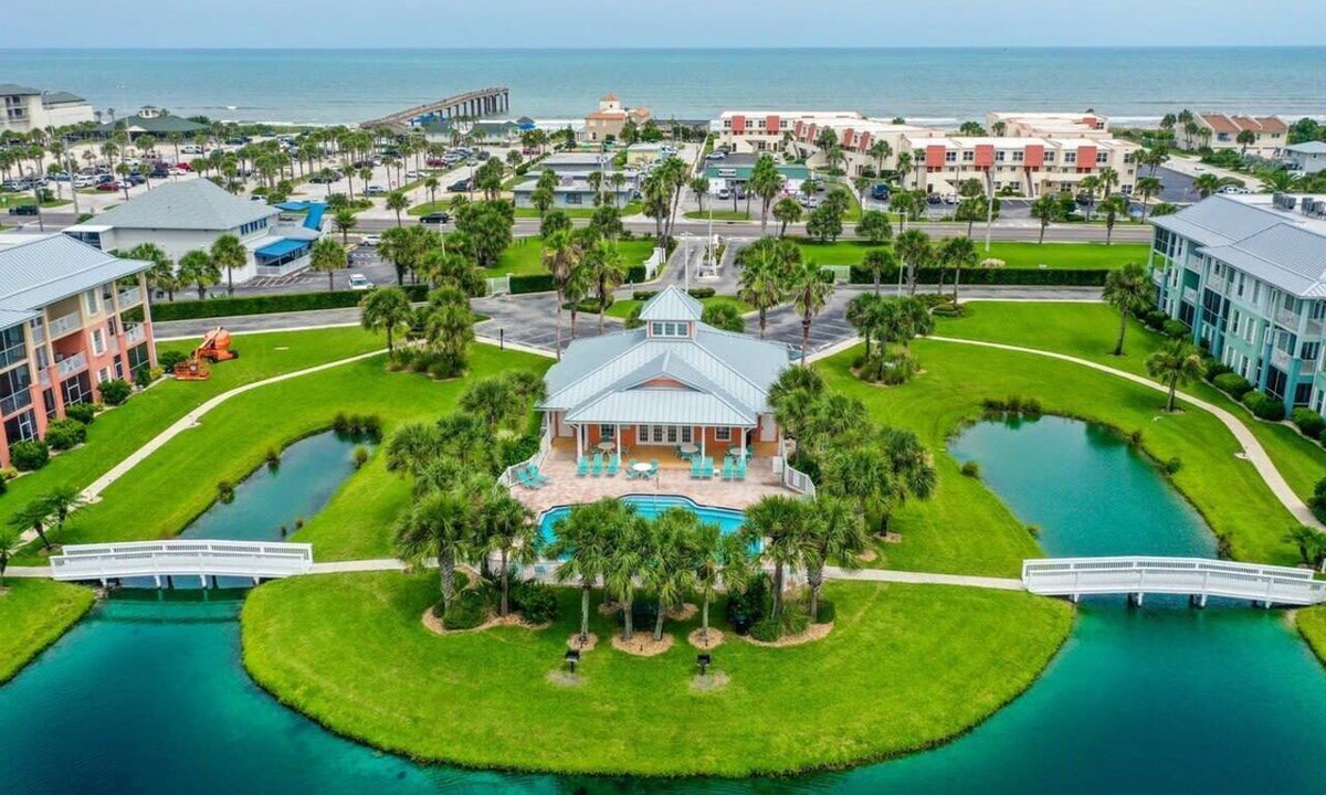 St. Augustine Beach Condo | Seaside Escape l Steps to Beach l Heated Pool