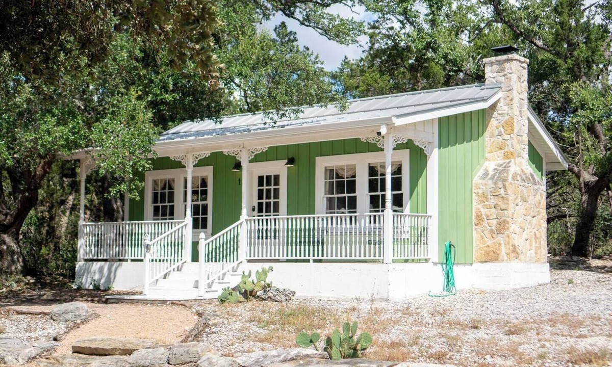 Canyon Lake Cottage | Secluded Luxury Cottage, Private Ranch Stay + Firepit - Romantic & Quiet