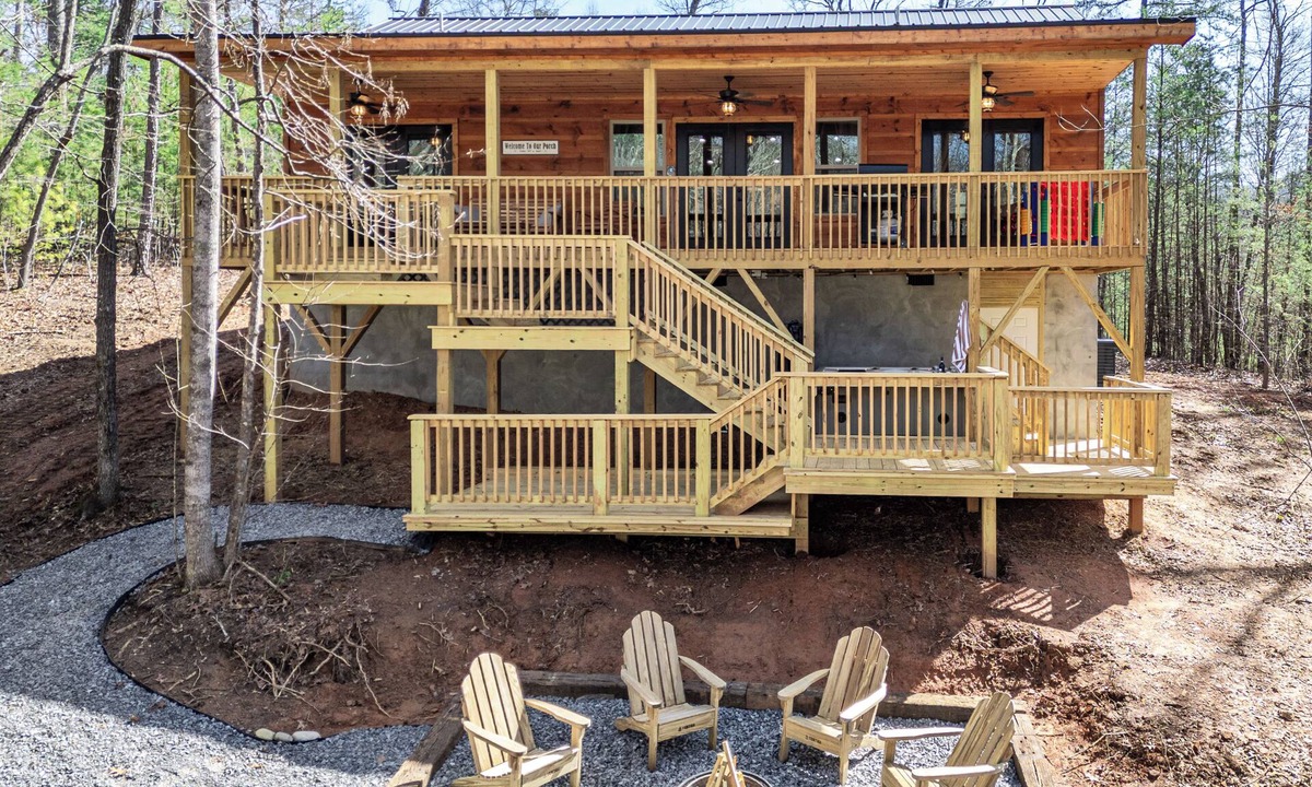 Unaka Cabin | Secluded Mountain Cabin with Hot Tub & Fire pit on 4 acres