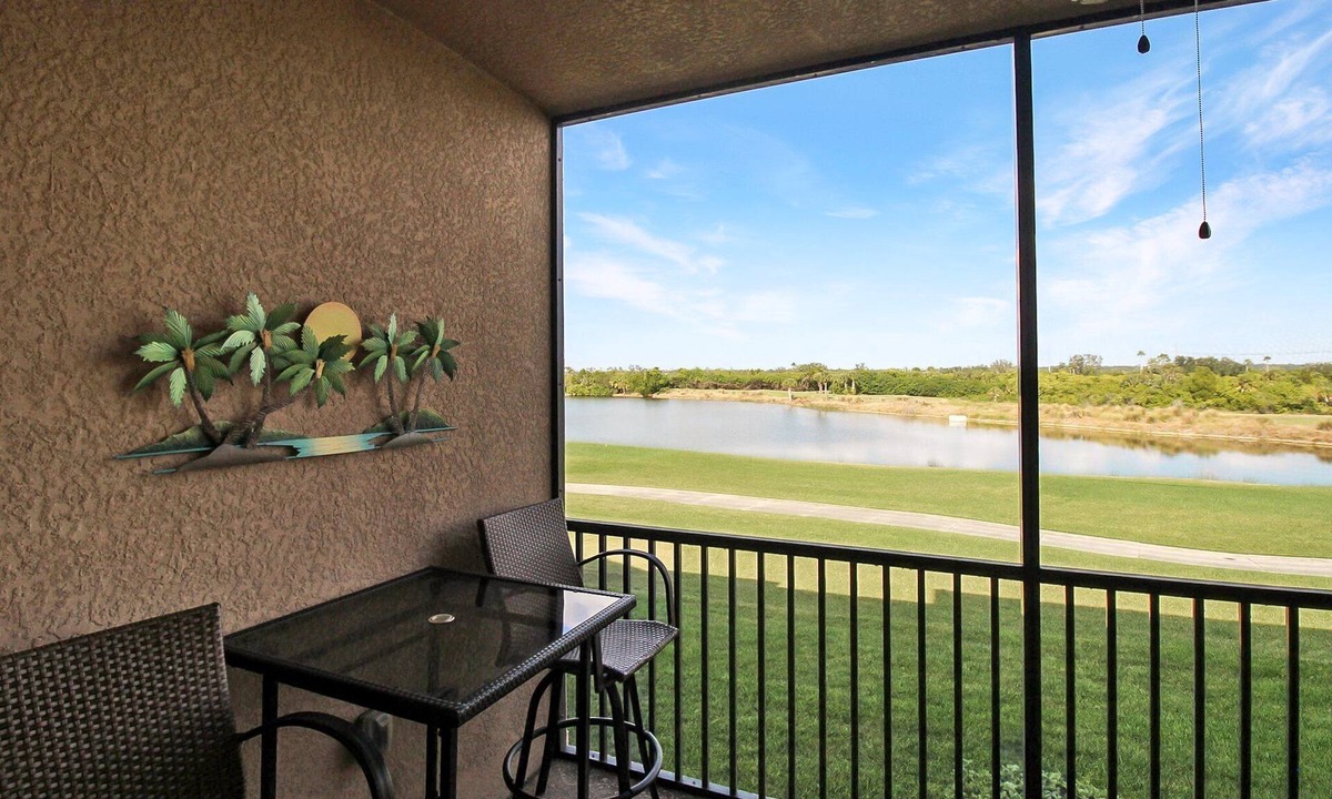 Braden River Condo | Second Floor River Strand Condo Overlooking the Golf Course - Sunny Life