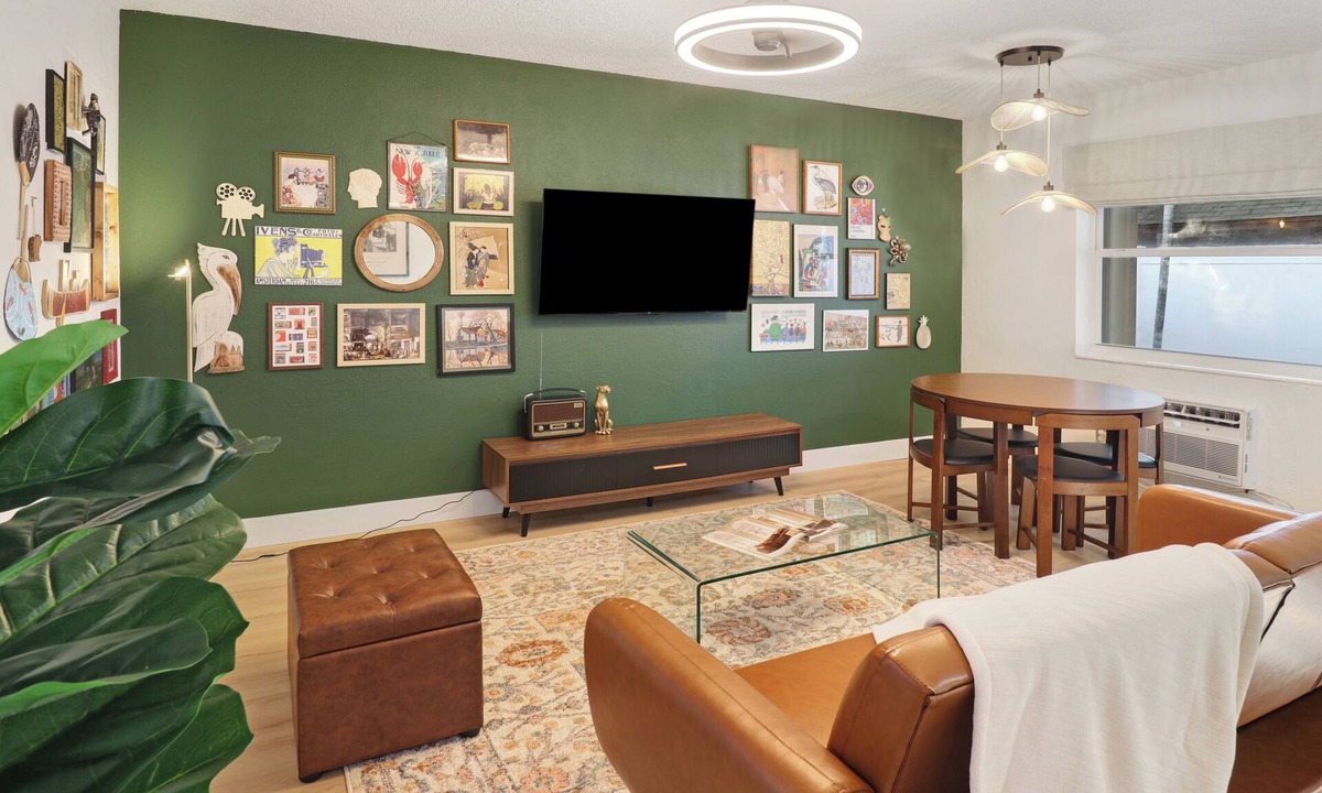 Croissant Park Apartment | Serene 2-bedroom apartment with AC in Fort Lauderdale