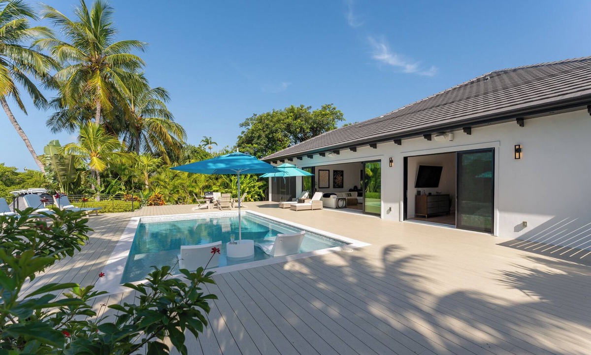 New Town House | SERENITY ON SUNRISE~Canal Front 5 BR/5.5 Ba New Town Home w/Pool & Dockage!