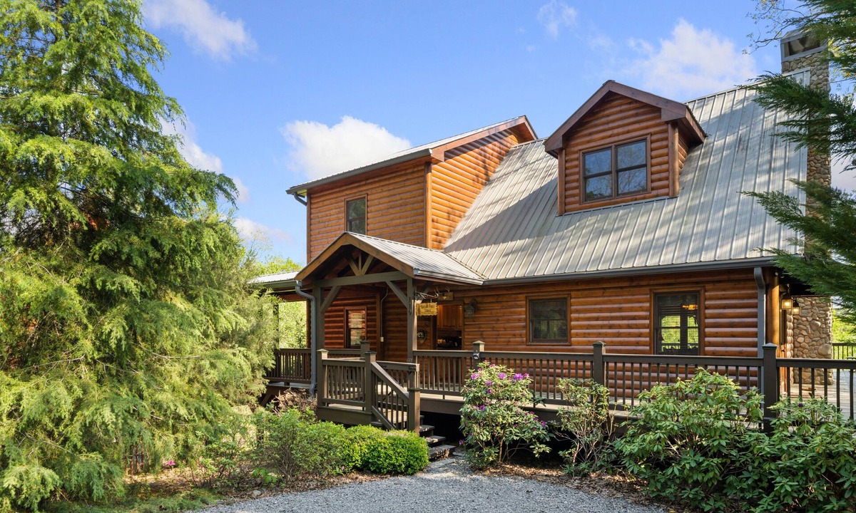 Foxfire Estates Cabin | Shade Tree Lodge-Pet Friendly- Minutes to Downtown Blue Ridge