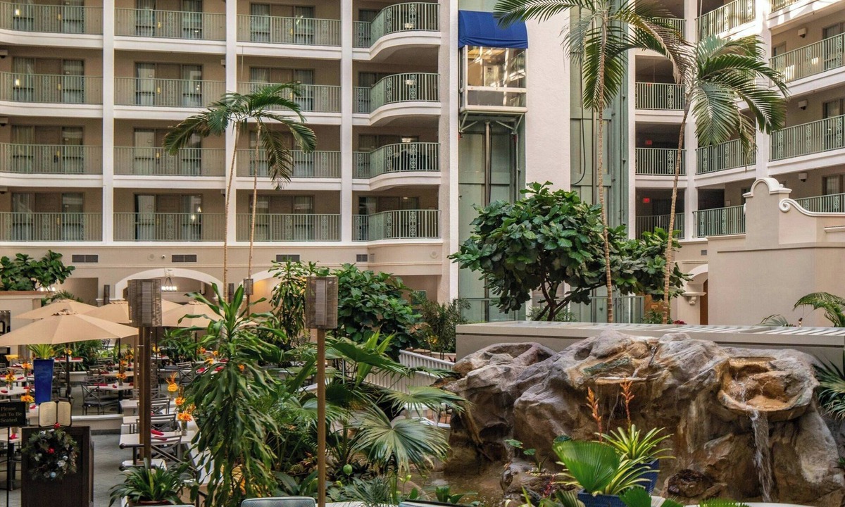 Survey Creek Hotel | Sheraton Suites Fort Lauderdale at Cypress Creek