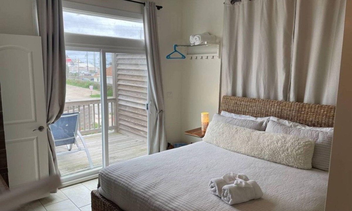 Galveston Hotel | Shore Thing: Pool Access