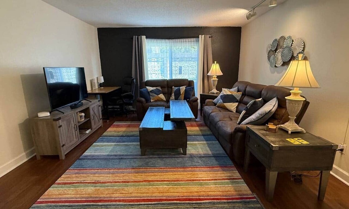 Gainesville Apartment | Short walk to Shands, VA, University of Florida 1
