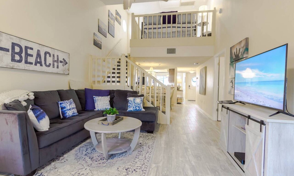Siesta Key Condo | Siesta Bayside 3BR Villa: Rare, Spacious Layout, Pickleball, Heated Pools, & Private Beach Access