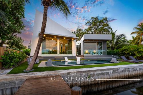 Ojus Villa | Signature Waterfront Villa by The Glamhomes