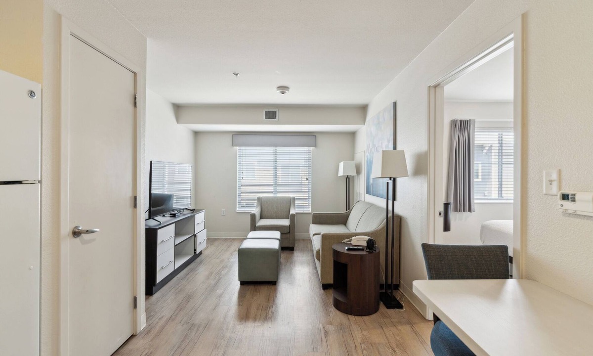 Far North Central Apartment | Simplicity At the Rim 1419 I Spacious 1 Bed 1 Bth