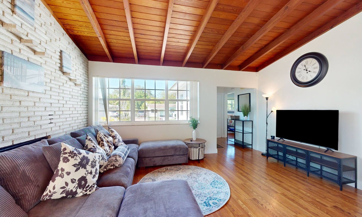 Hallandale Beach House | Single-level home with private yard, screened patio, AC, & W/D