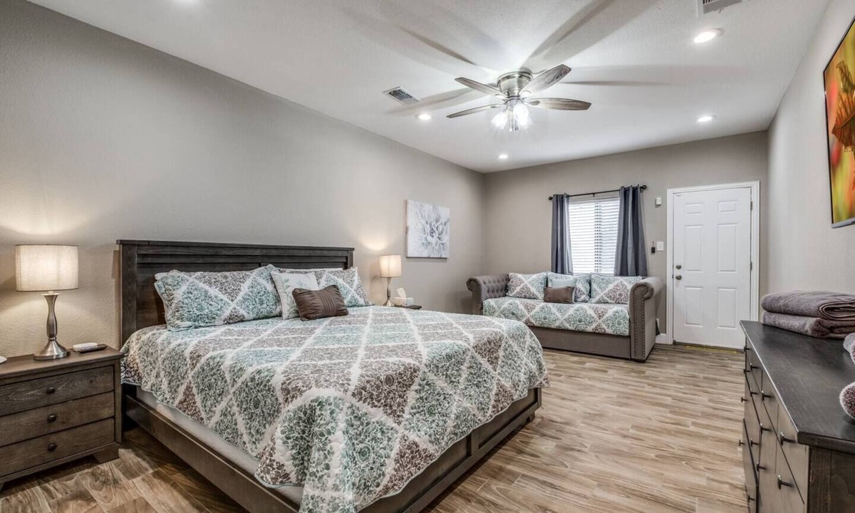 Woodridge House | SixFlags | Sleeps 9 | GameRoom | SeaWorld