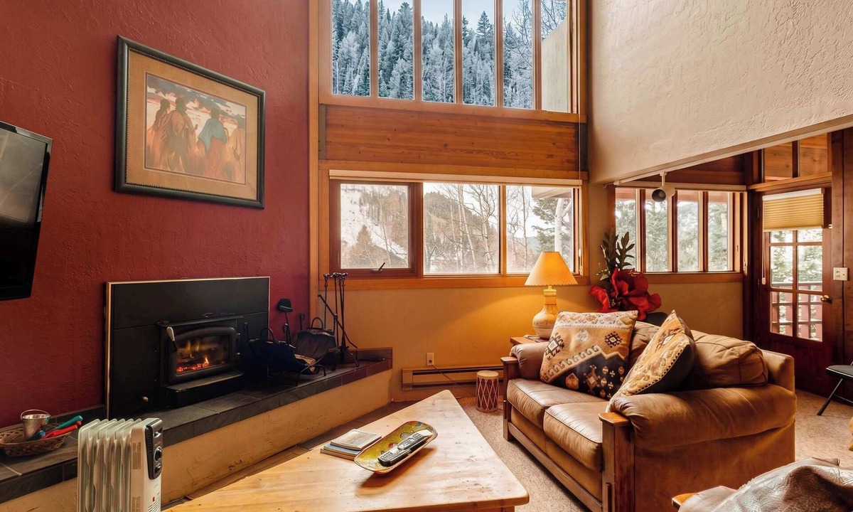 Taos Ski Valley Condo | Ski Valley View - Balcony, Walk to Lifts & Town