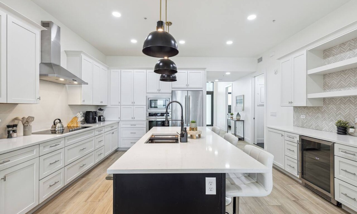 Melbourne Beach Condo | Sleek Coastal Condo with Stunning Riverfront Views and Luxury Amenities