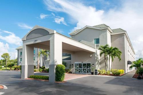 Feather Sound Hotel | Sleep Inn Clearwater-St Petersburg