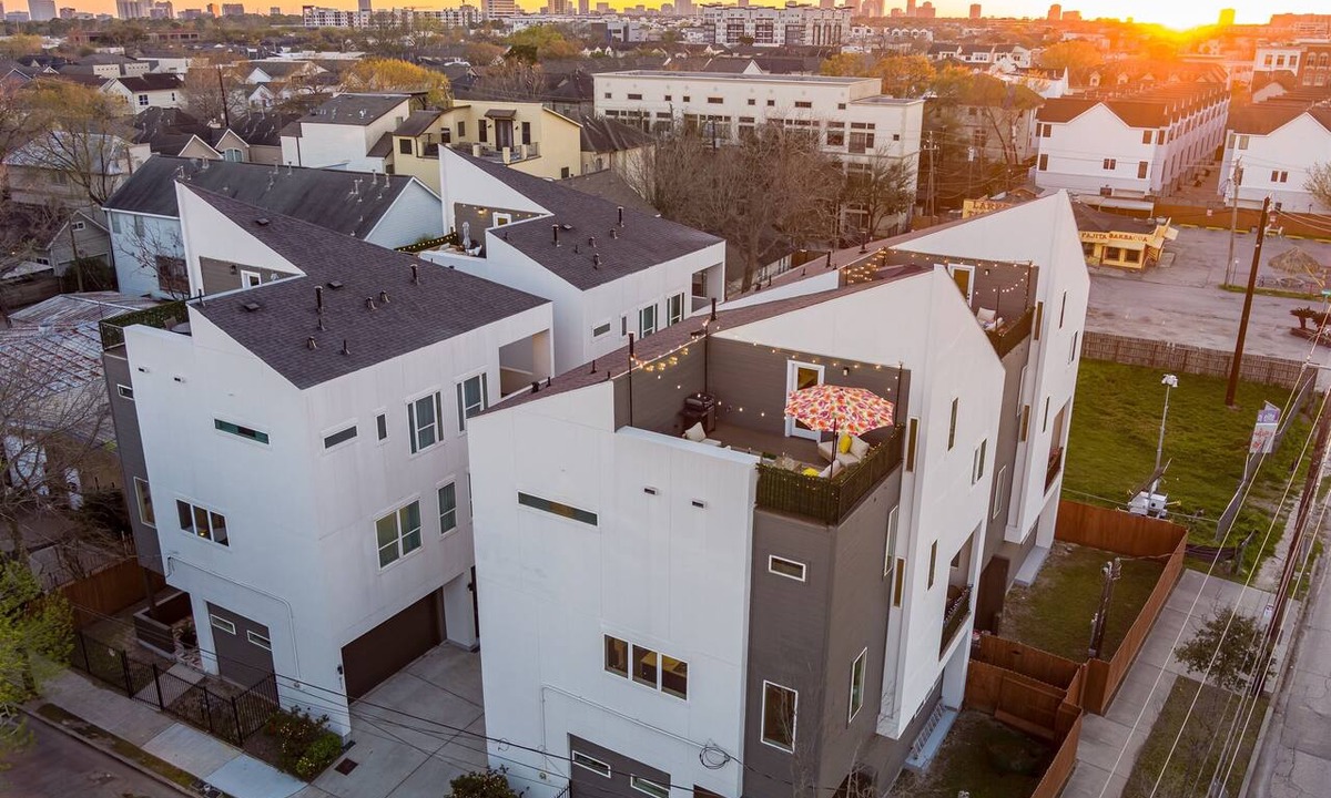 Washington Ave./ Memorial Park House | Sleeps 40! 4 Luxe Homes! Pet-Friendly Rice Military