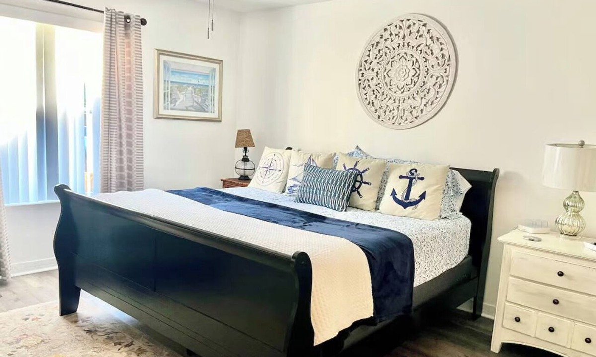 Florida Shores House | SNOWBIRD SPECIAL-Large Comfy Stay Pets Welcome w/Parking Trailers/Bikes/Boats