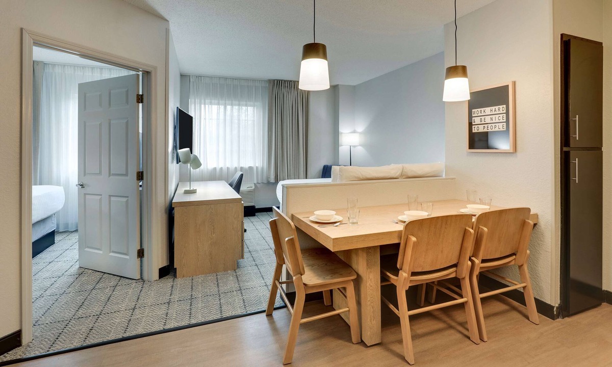 Doral Hotel | Sonesta Simply Suites Miami Airport Doral