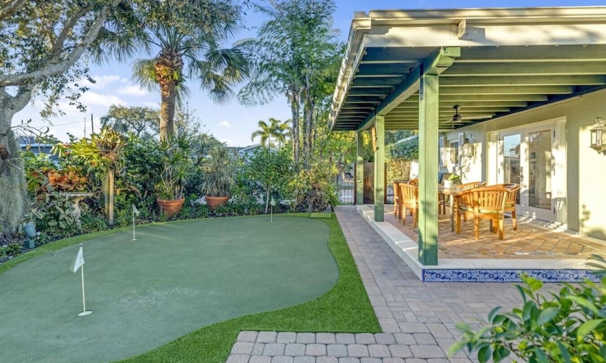 Southside House | SoSoPalmBeach-Tropical Bungalow