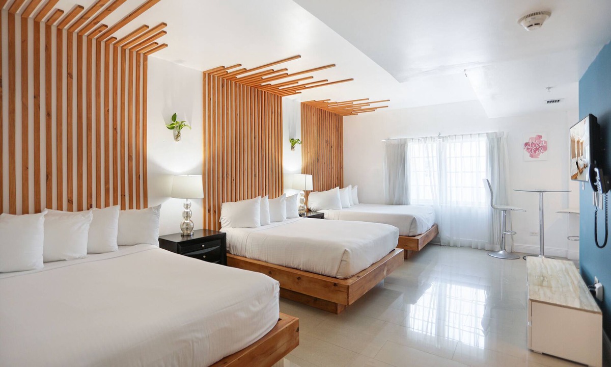 City Center Hotel | South Beach 2 Bedroom Group Suite Sleeps 10 Guests