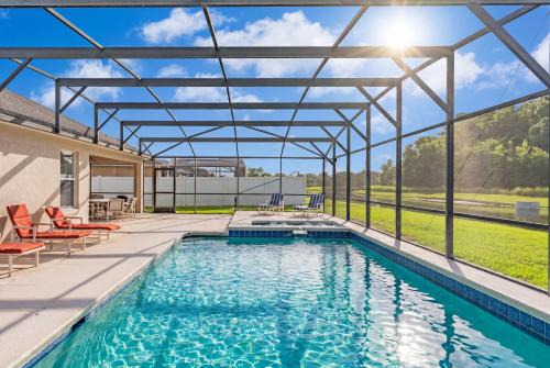 Crescent Lakes House | South Facing Pool with Lake View - Ideal for Families & Couples
