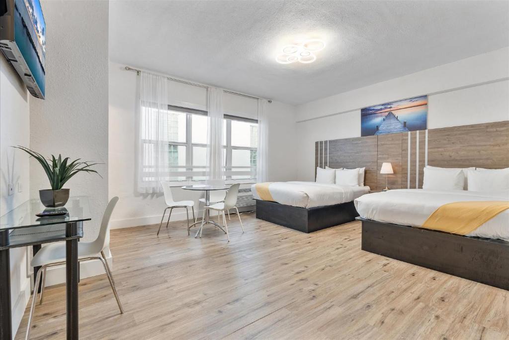 South Pointe Apartment | South of Fifth Studio Steps to Beach on Ocean Drive