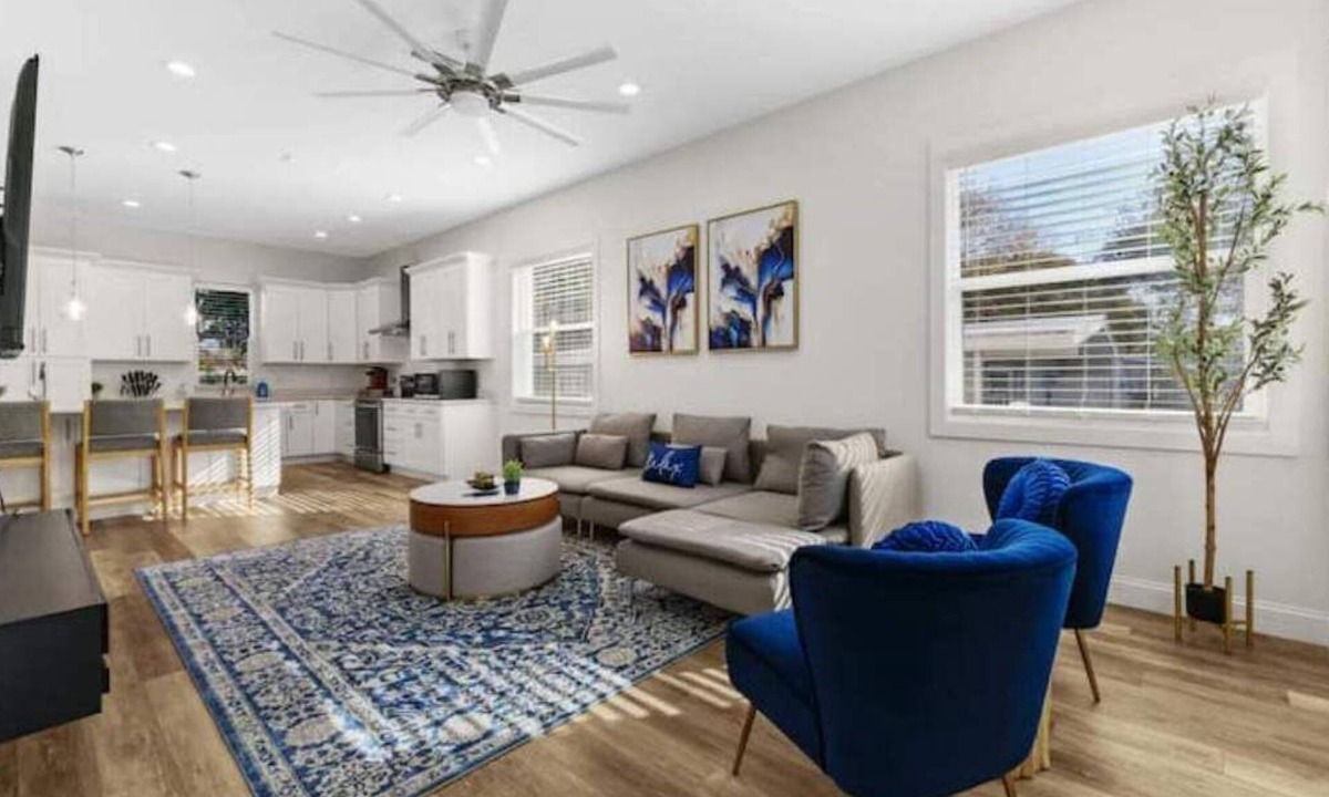 Sun Bay South House | South Tampa Luxurious Getaway