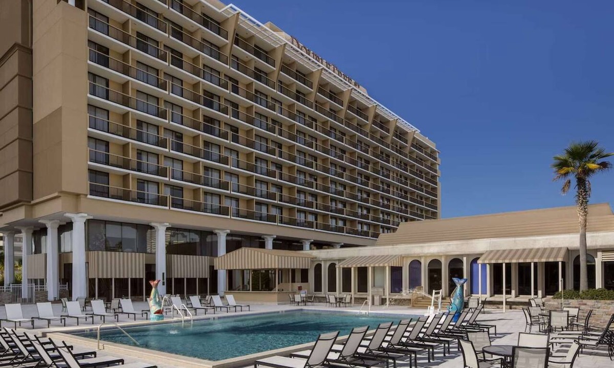 Downtown Jacksonville Hotel | Southbank St. Johns River Views + Dining & Pool