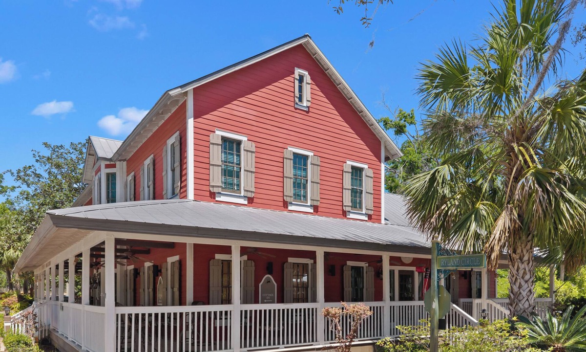 Steinhatchee Cabin | Southern Pines- Sleeps 20 with community pool and docks