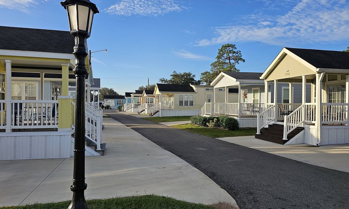 Kissimmee House | SPACIOUS 1 BEDROOM HOUSE IN DISNEY AREA 5 STAR RATED MILL CREEK RESORT 2753
