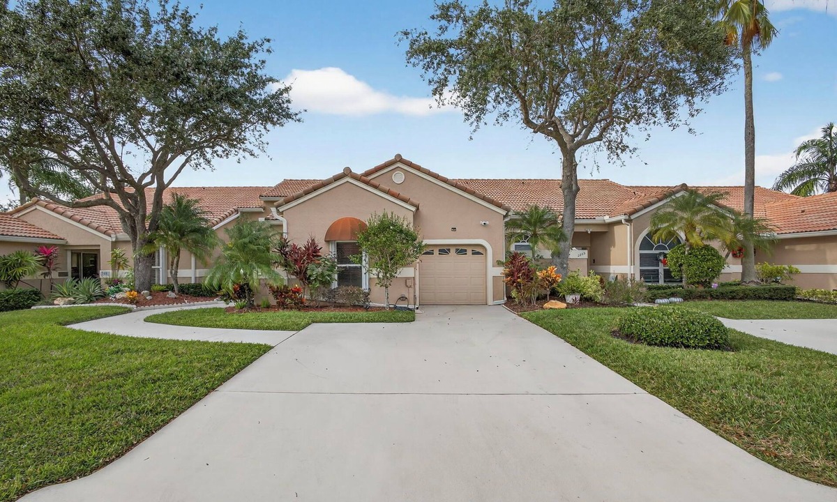Hunt Club Villa | Spacious 2-bedroom Villa in PGA National Golf Community-Available up to 2 Months