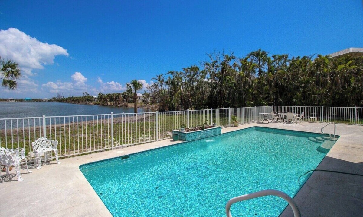 Murex Lakes House | Spacious 3/2 pool home on Sanibel Island - 10 min walk to beach - Lily Pad