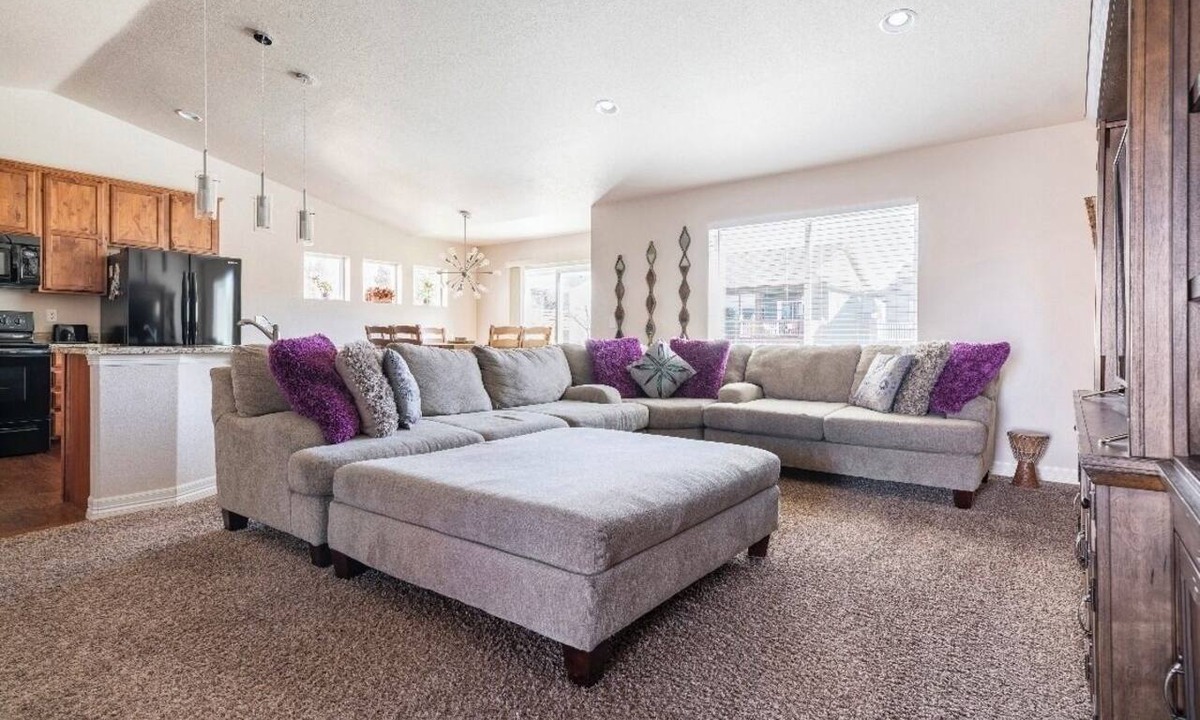 Greeley House | Spacious 3 bedroom home. 12 min from UNC and near downtown