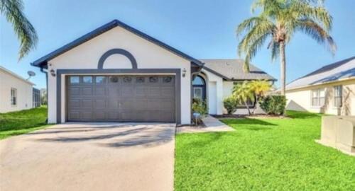 Bridgewater Crossing House | Spacious 3 bedroom pool home with lake view