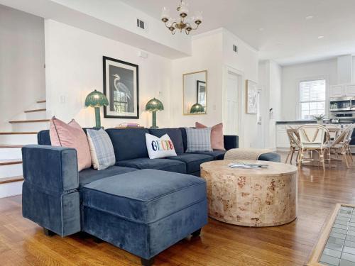 Dixon Park House | Spacious 3-Floor Downtown Retreat - Prime Location
