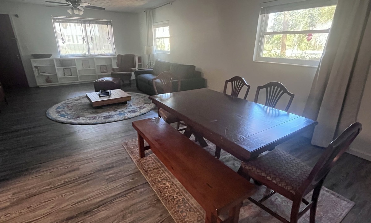 Avondale House | Spacious 3bdrm Avondale home; big private yard & walk to 3 shopping/eating areas