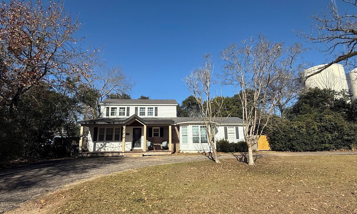 Eufaula House | Spacious 3BR/2BA Downtown Eufaula Home Near Lake & Hospital