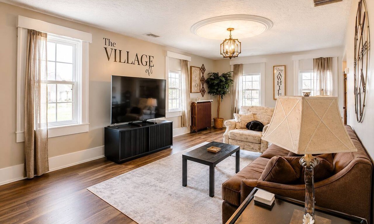 New London Apartment | Spacious 3BR Loft in Historic New London, Sleeps 8, Near Cedar Point