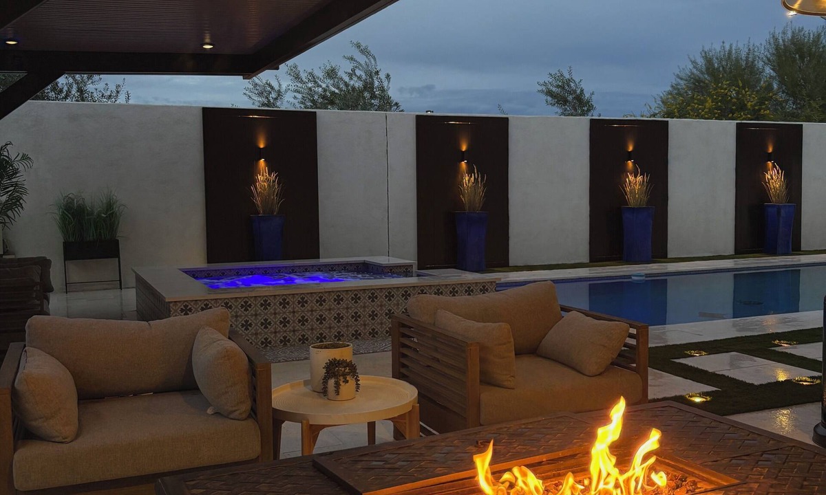 Glendale House | Spacious 4 bedroom 4 bath Retreat with Beautiful Pool in Glendale. Sleeps 10-12